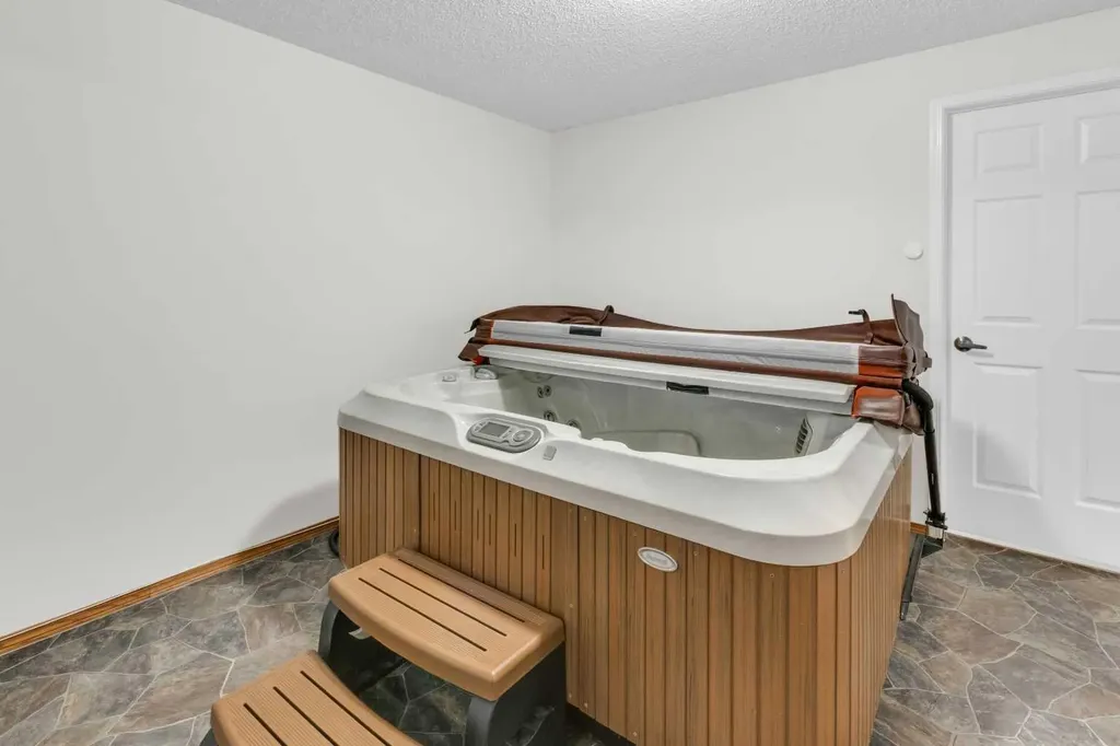 604 Griffin Road W Cochrane AB T4C1X2