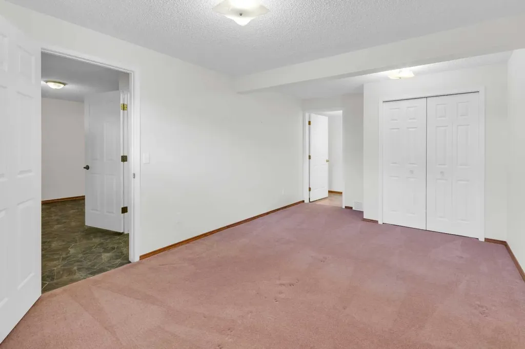 604 Griffin Road W Cochrane AB T4C1X2