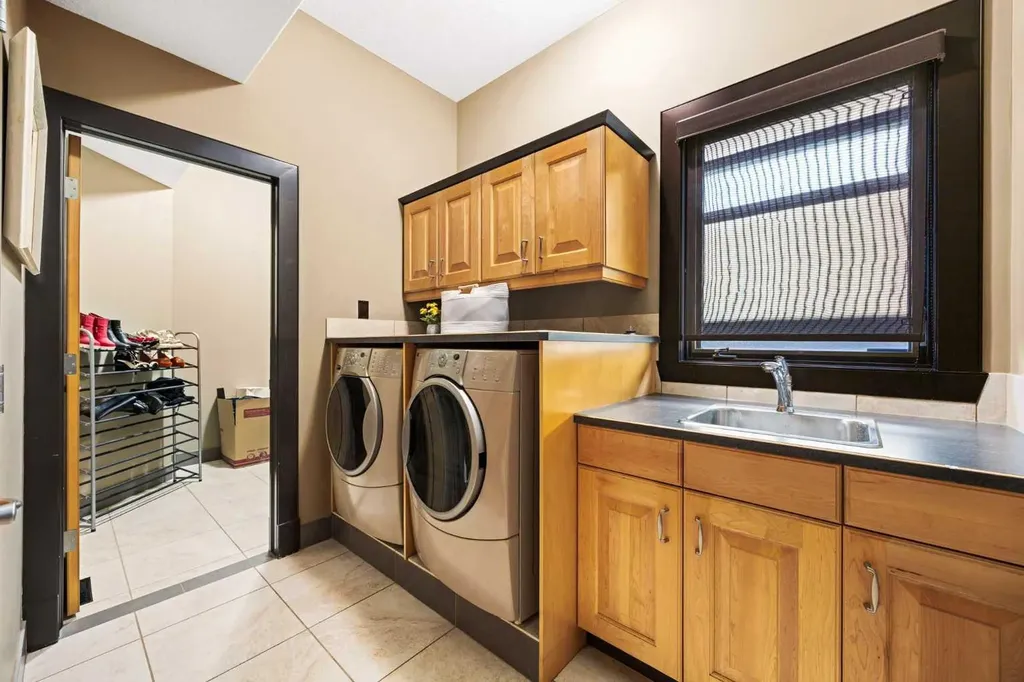 212 Gleneagles Estates Lane Cochrane AB T4C 2H9