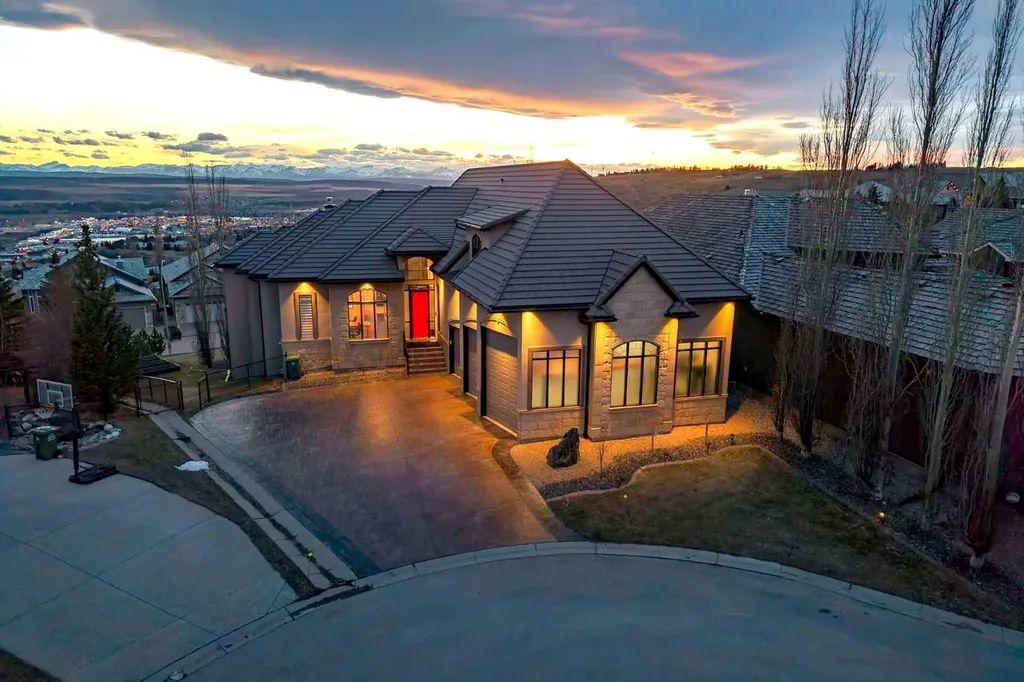 212 Gleneagles Estates Lane Cochrane AB T4C 2H9