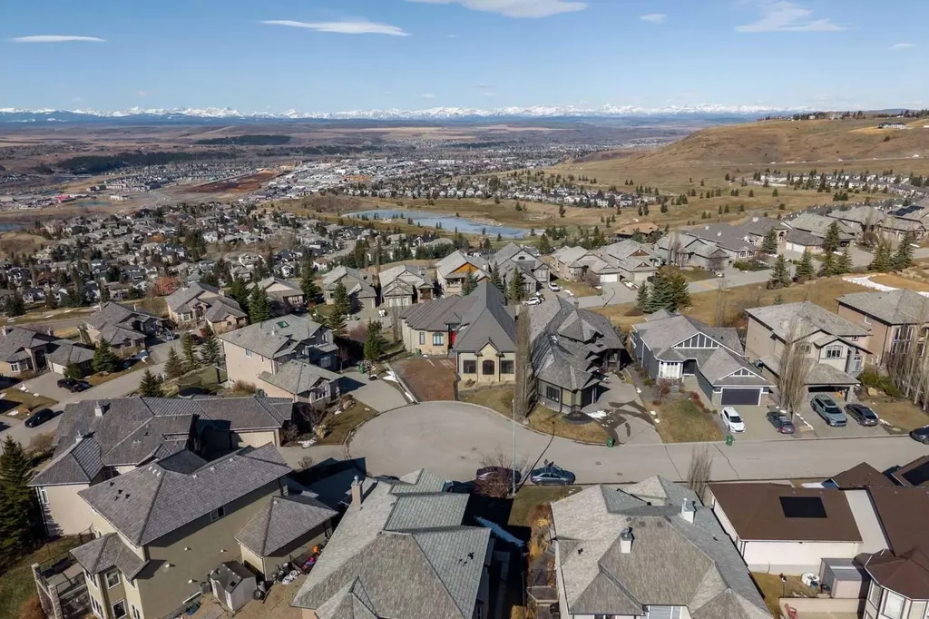 212 Gleneagles Estates Lane Cochrane AB T4C 2H9