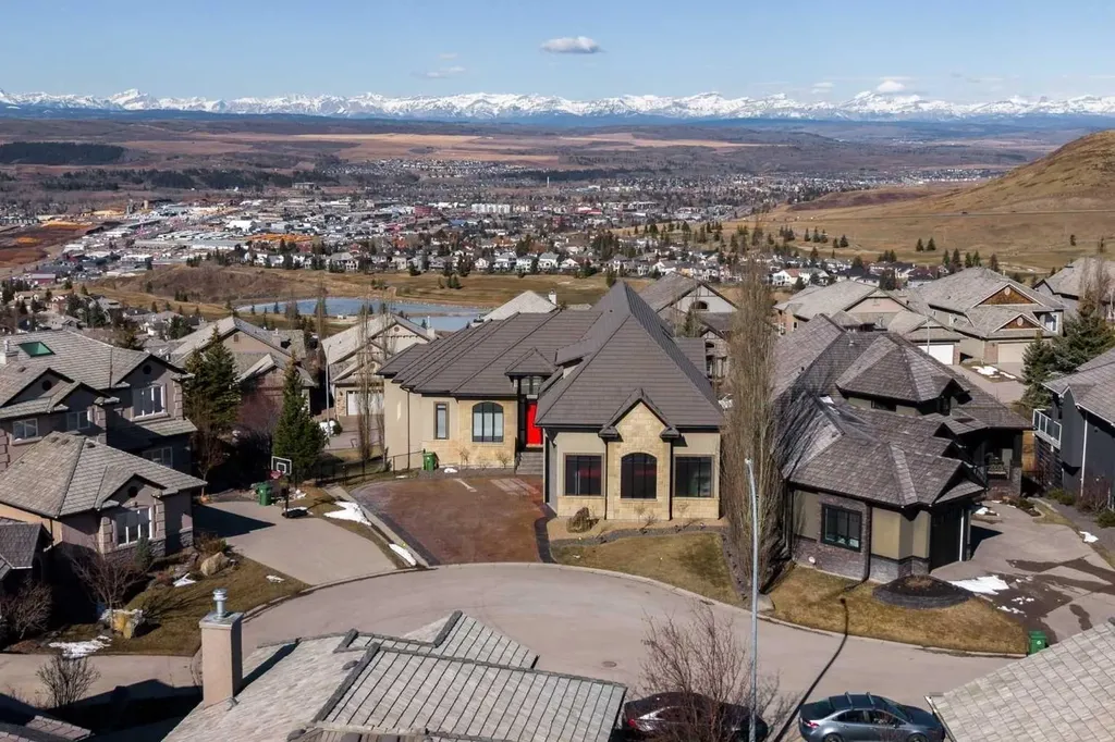 212 Gleneagles Estates Lane Cochrane AB T4C 2H9