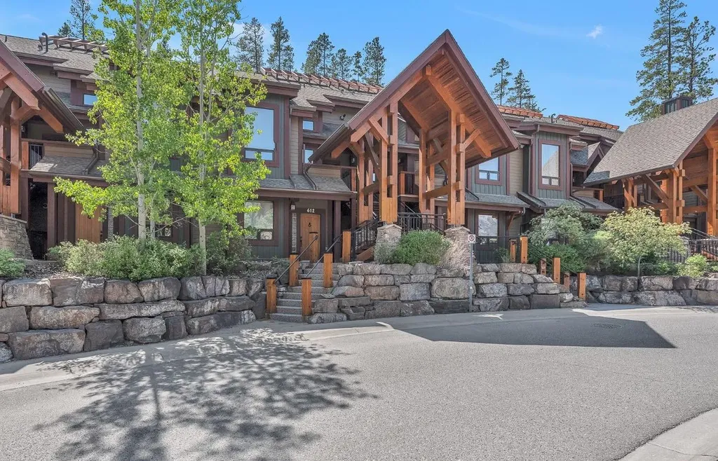 107 Armstrong Place Canmore AB T1W3M1