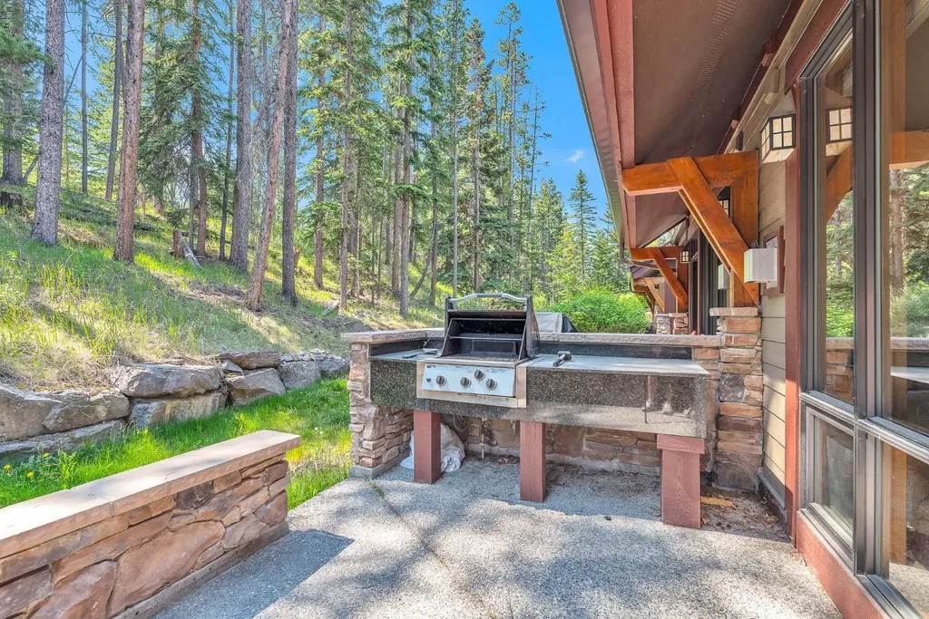 107 Armstrong Place Canmore AB T1W3M1