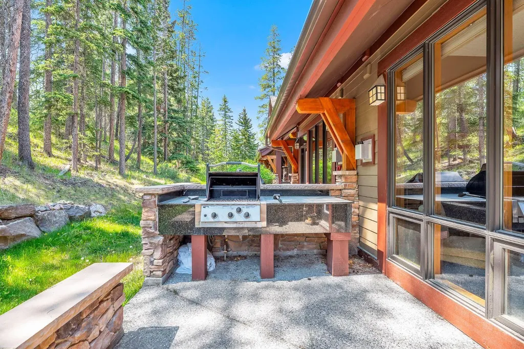 107 Armstrong Place Canmore AB T1W3M1