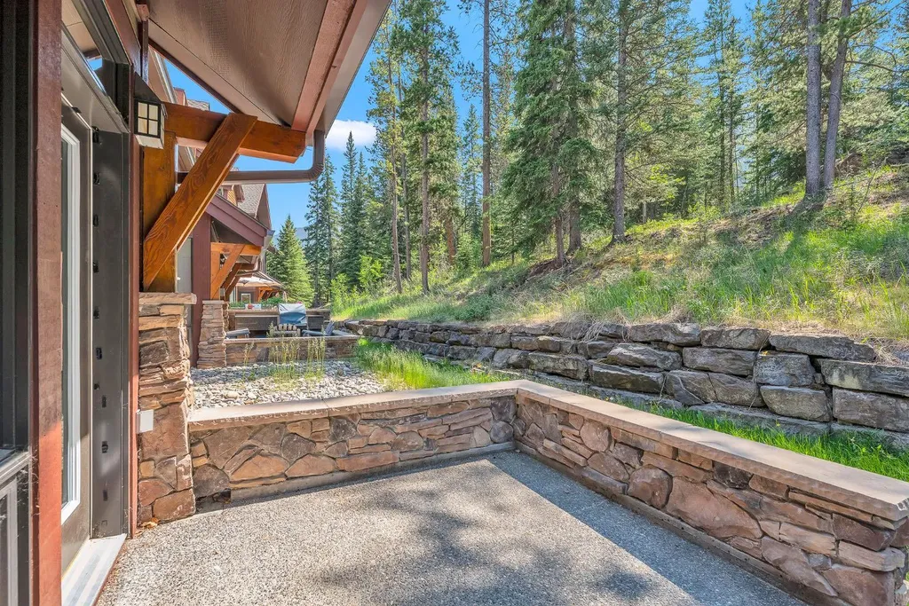 107 Armstrong Place Canmore AB T1W3M1