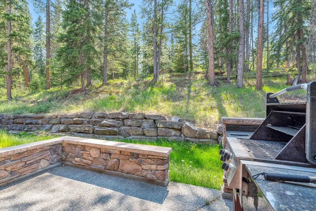 107 Armstrong Place Canmore AB T1W3M1