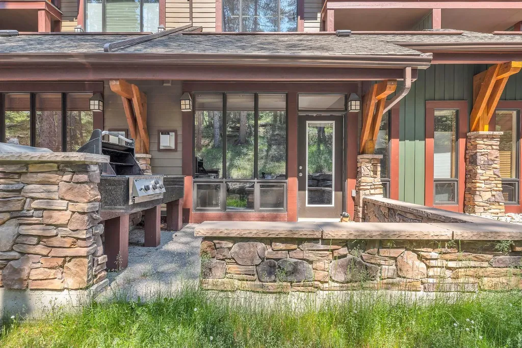 107 Armstrong Place Canmore AB T1W3M1