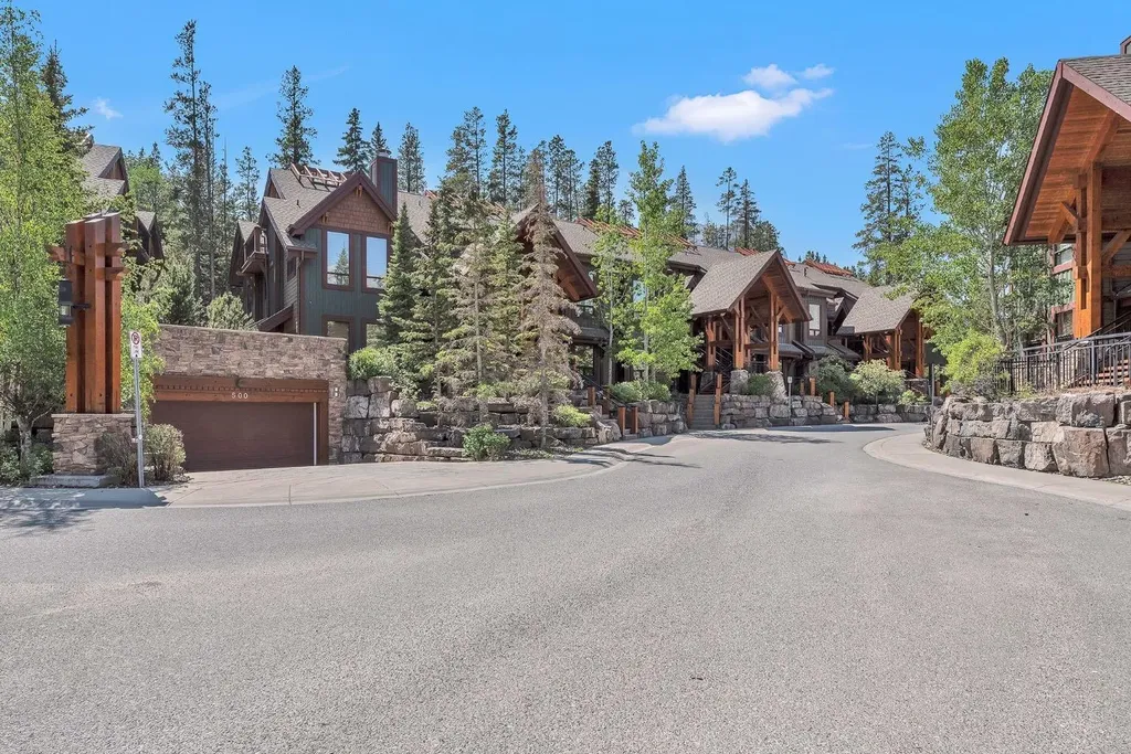 107 Armstrong Place Canmore AB T1W3M1