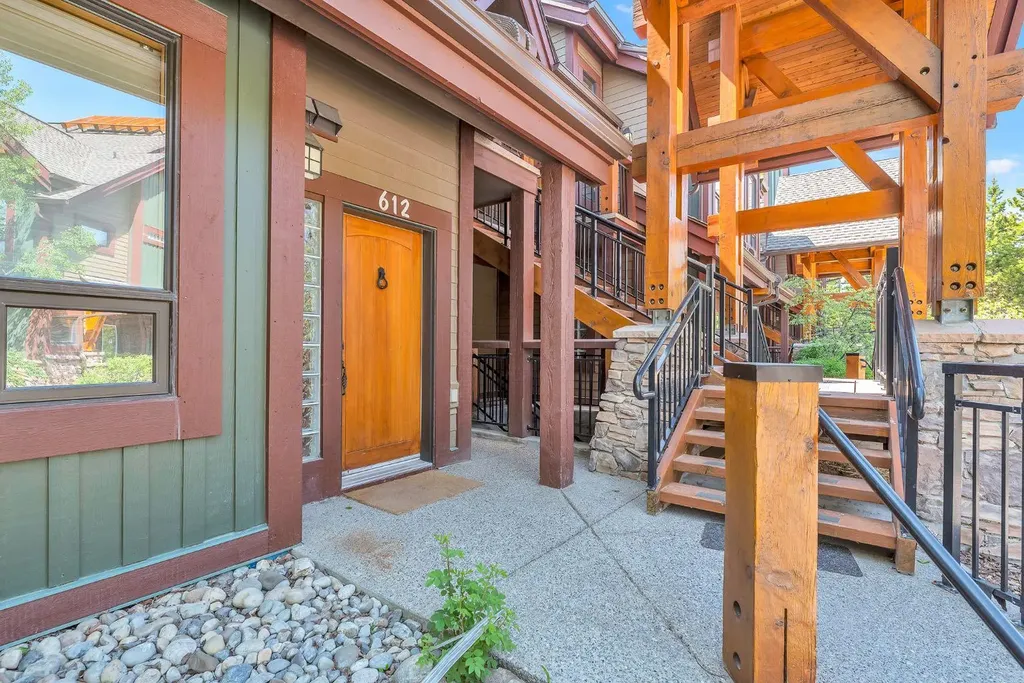 107 Armstrong Place Canmore AB T1W3M1