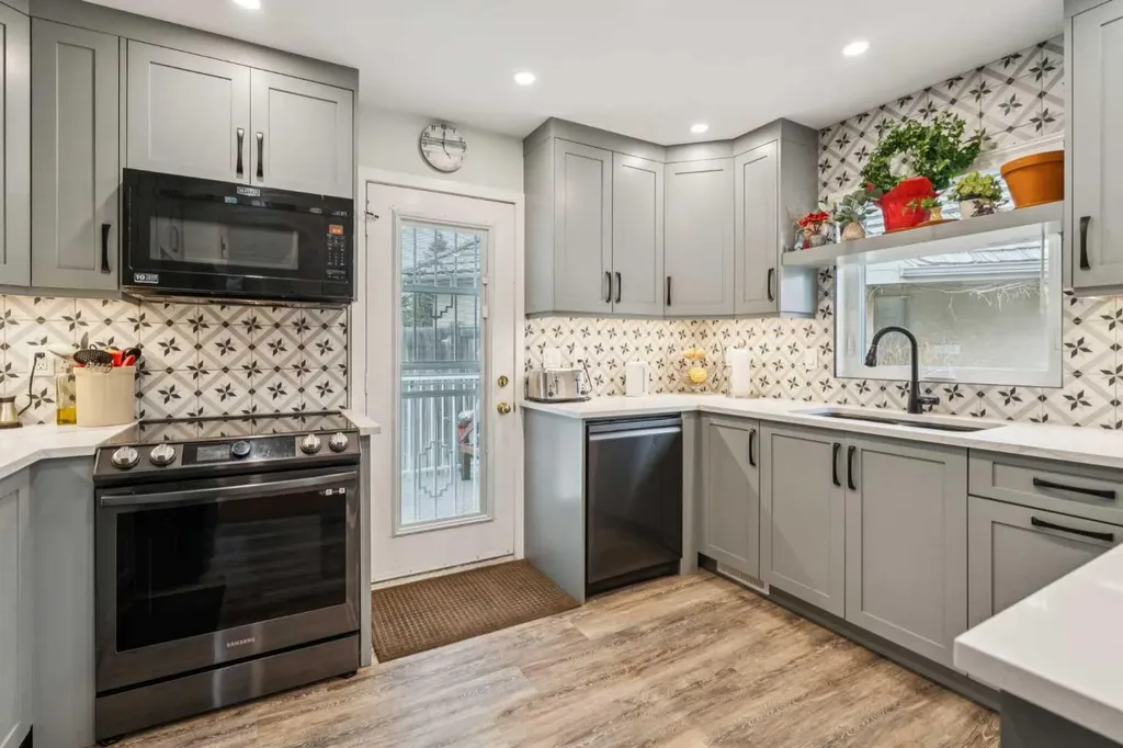 26 Quigley Drive Cochrane AB T4C 1M2