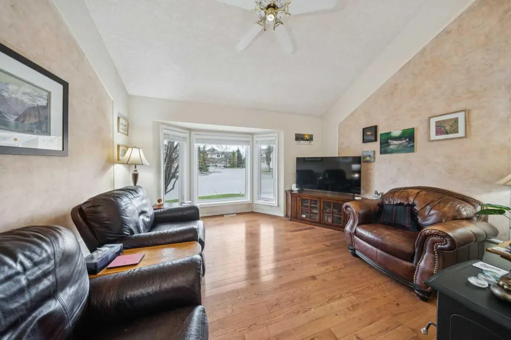 26 Quigley Drive Cochrane AB T4C 1M2