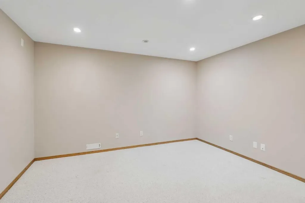 26 Quigley Drive Cochrane AB T4C 1M2