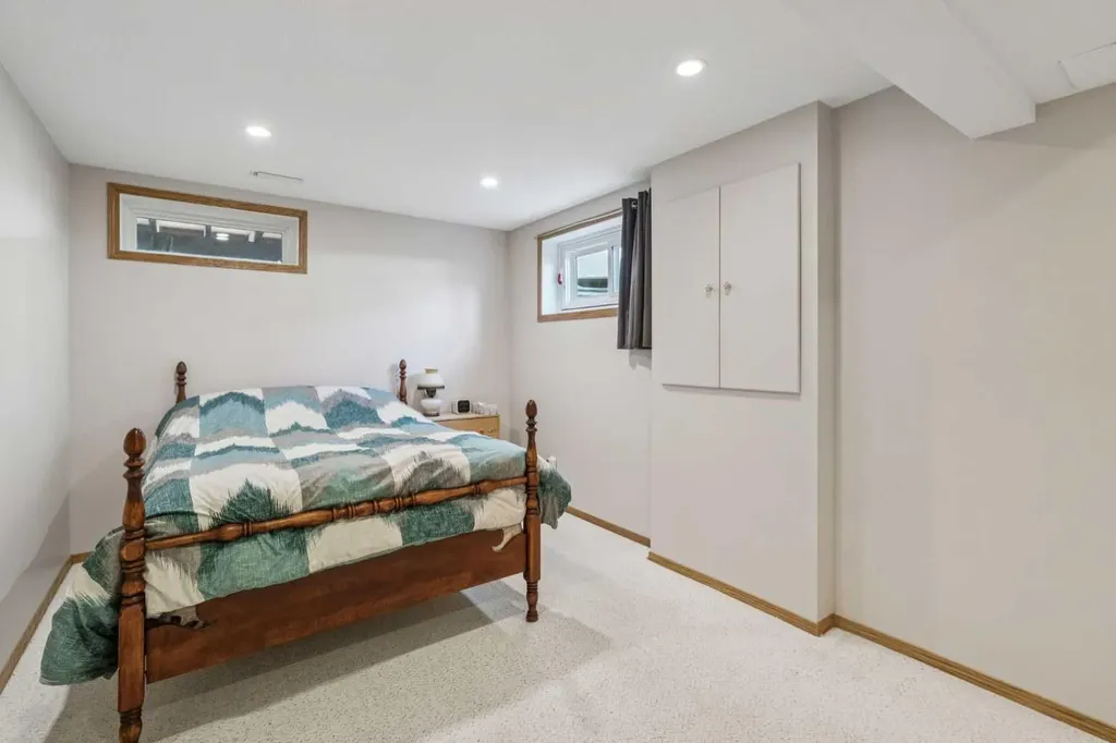 26 Quigley Drive Cochrane AB T4C 1M2