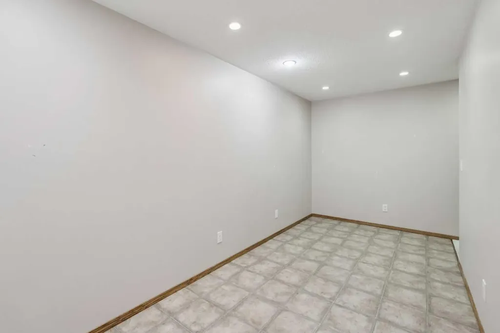 26 Quigley Drive Cochrane AB T4C 1M2
