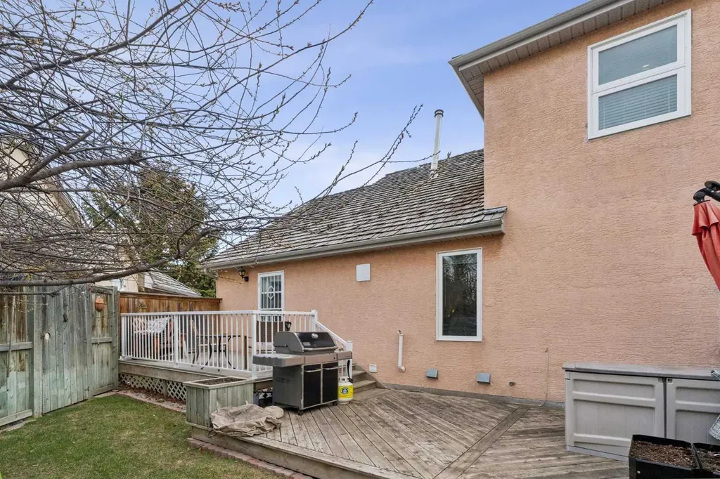 26 Quigley Drive Cochrane AB T4C 1M2