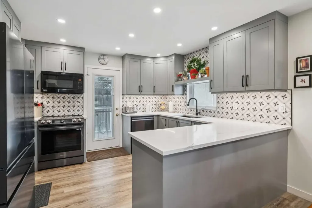 26 Quigley Drive Cochrane AB T4C 1M2