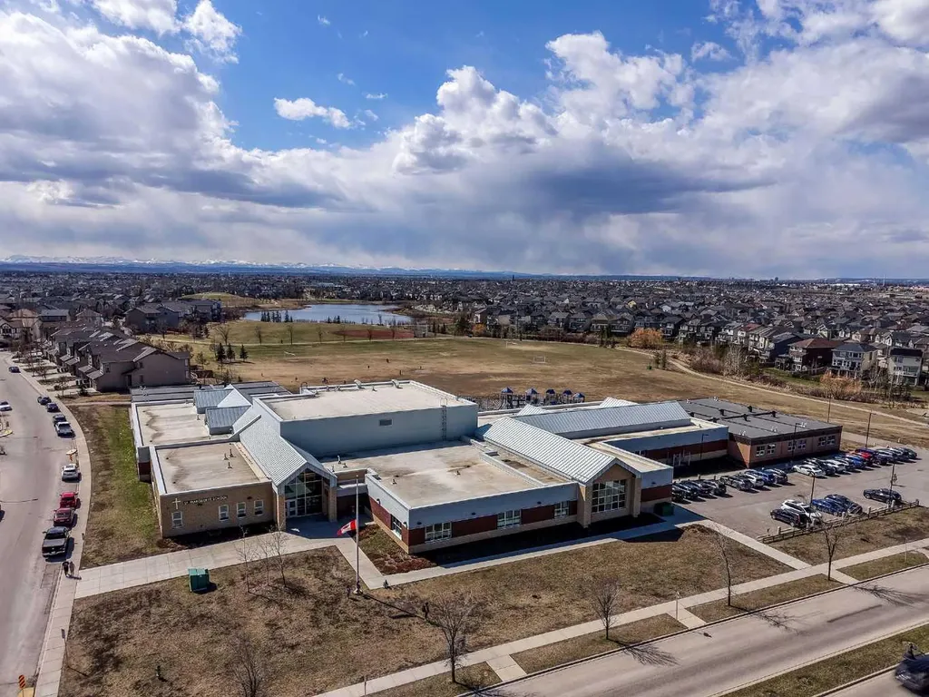 6603 New Brighton Avenue SE Calgary AB T2Z 5E5