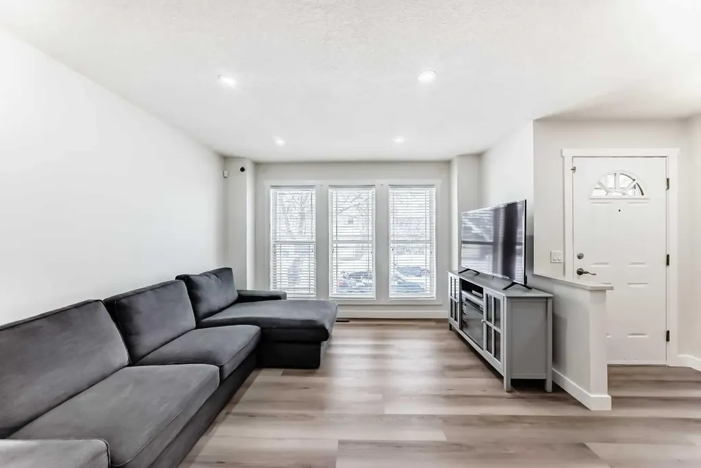 170 Country Hills Heights Calgary AB T3K 5C6