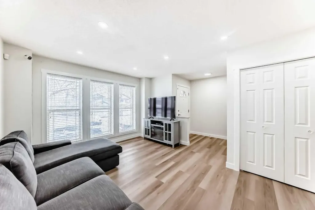 170 Country Hills Heights Calgary AB T3K 5C6