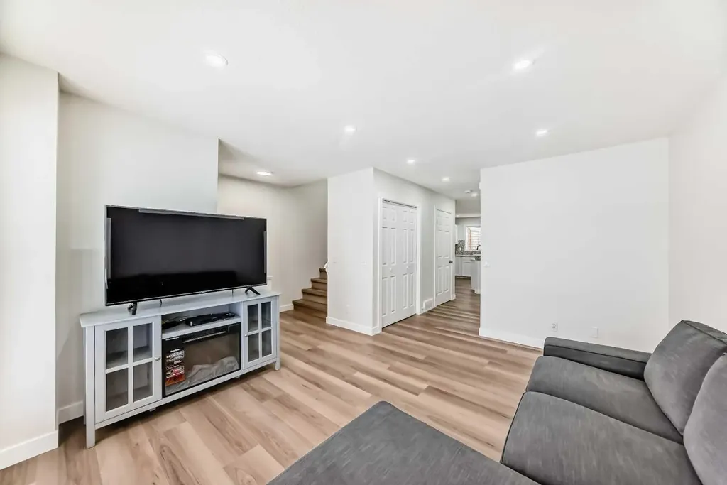 170 Country Hills Heights Calgary AB T3K 5C6