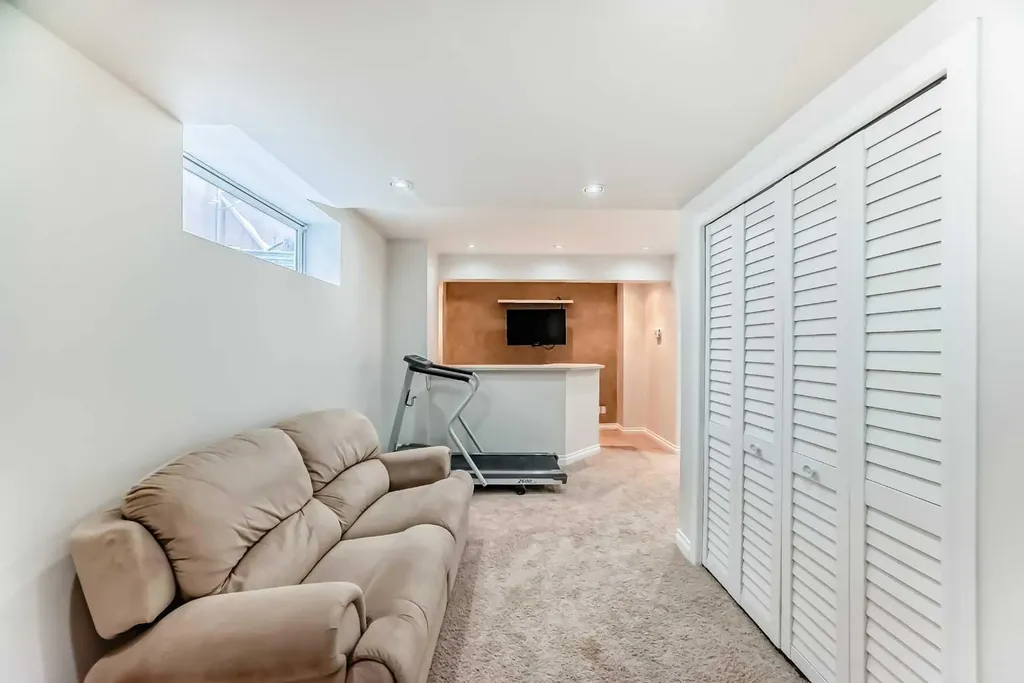 170 Country Hills Heights Calgary AB T3K 5C6