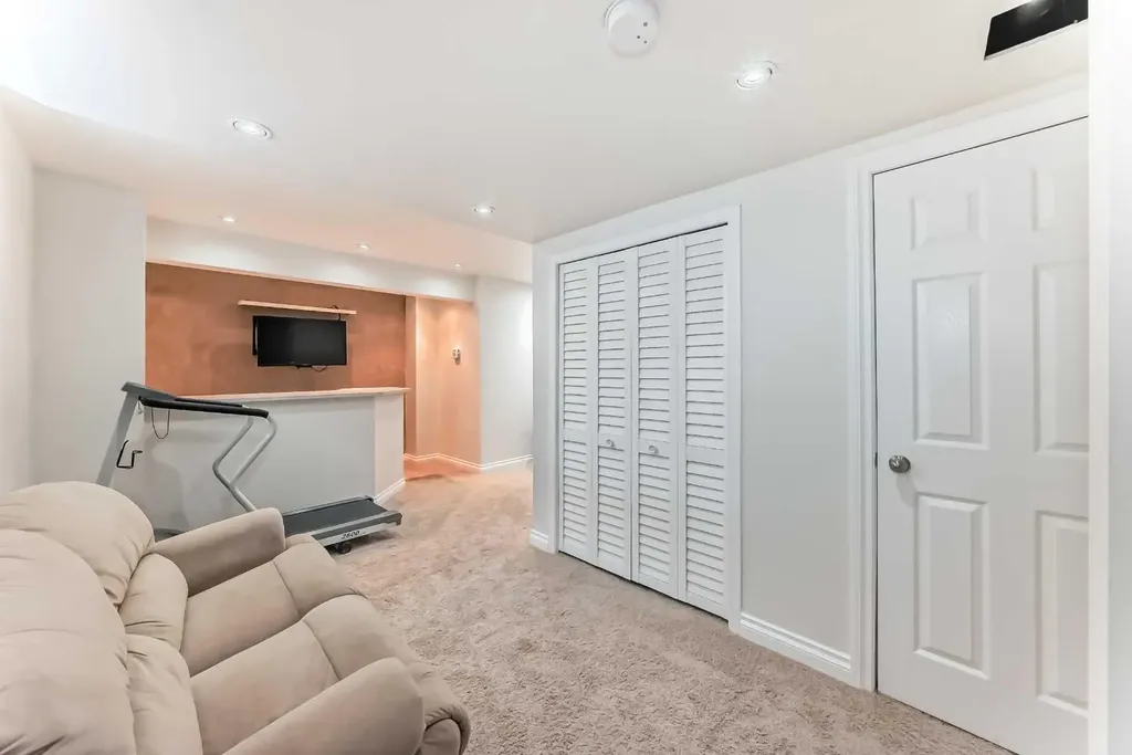 170 Country Hills Heights Calgary AB T3K 5C6