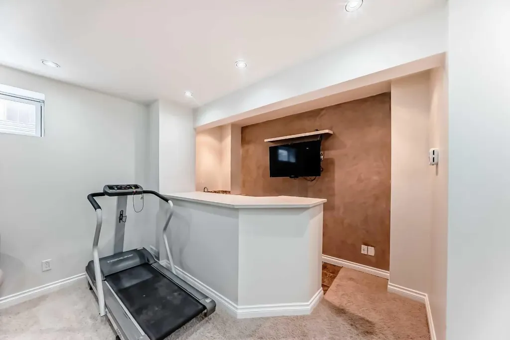 170 Country Hills Heights Calgary AB T3K 5C6