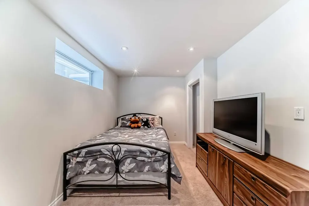 170 Country Hills Heights Calgary AB T3K 5C6