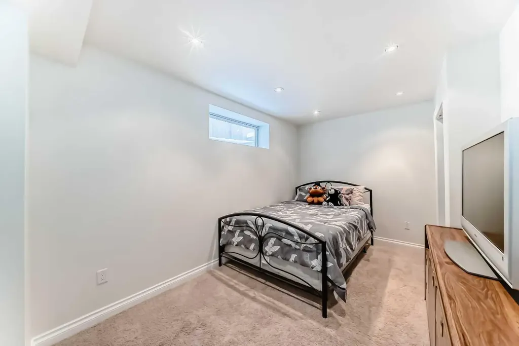 170 Country Hills Heights Calgary AB T3K 5C6