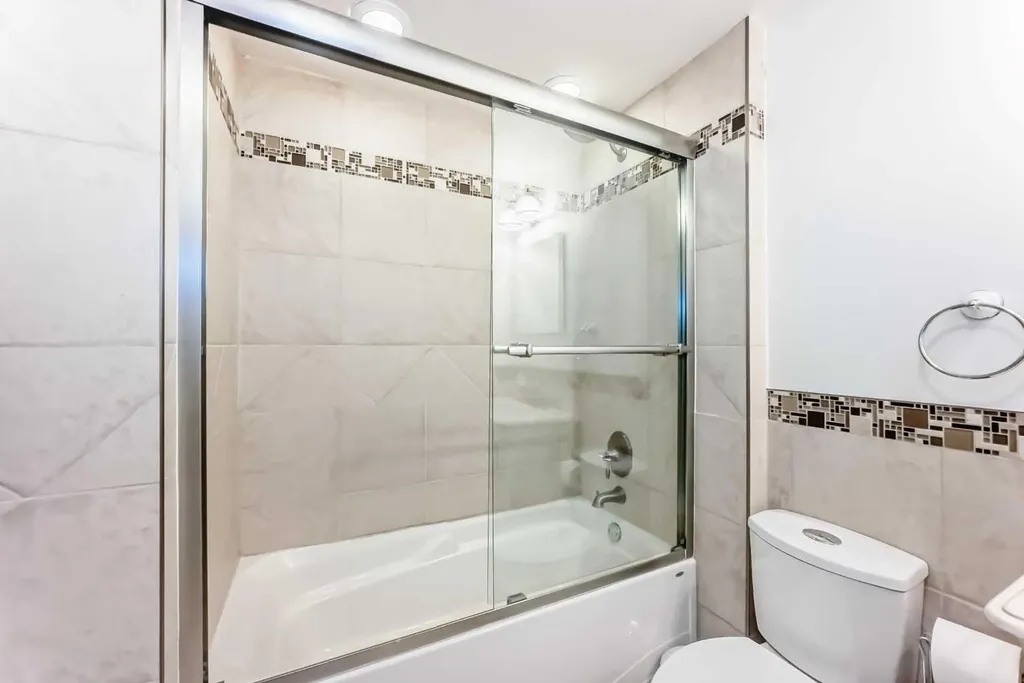 170 Country Hills Heights Calgary AB T3K 5C6