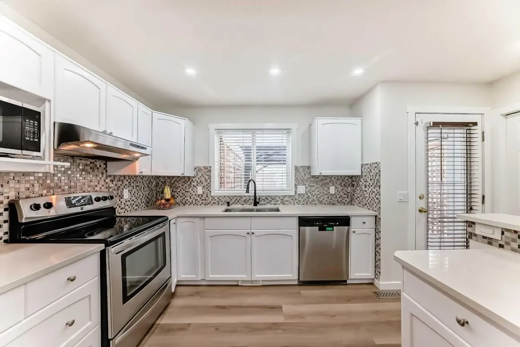 170 Country Hills Heights Calgary AB T3K 5C6