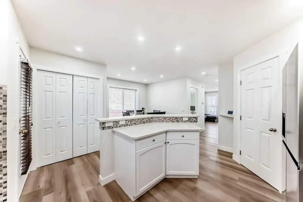 170 Country Hills Heights Calgary AB T3K 5C6