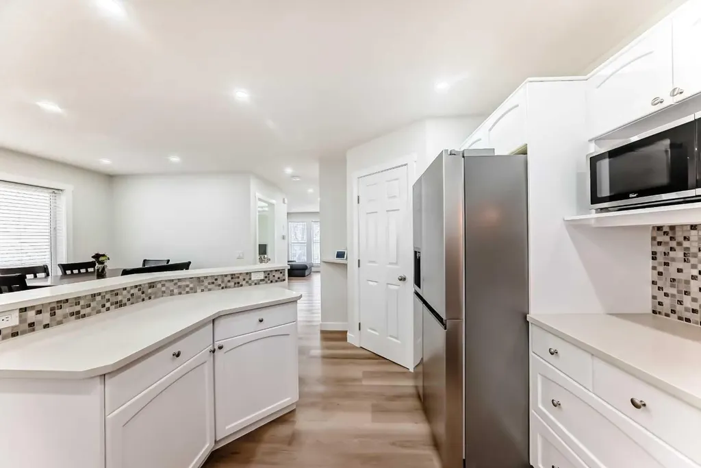 170 Country Hills Heights Calgary AB T3K 5C6