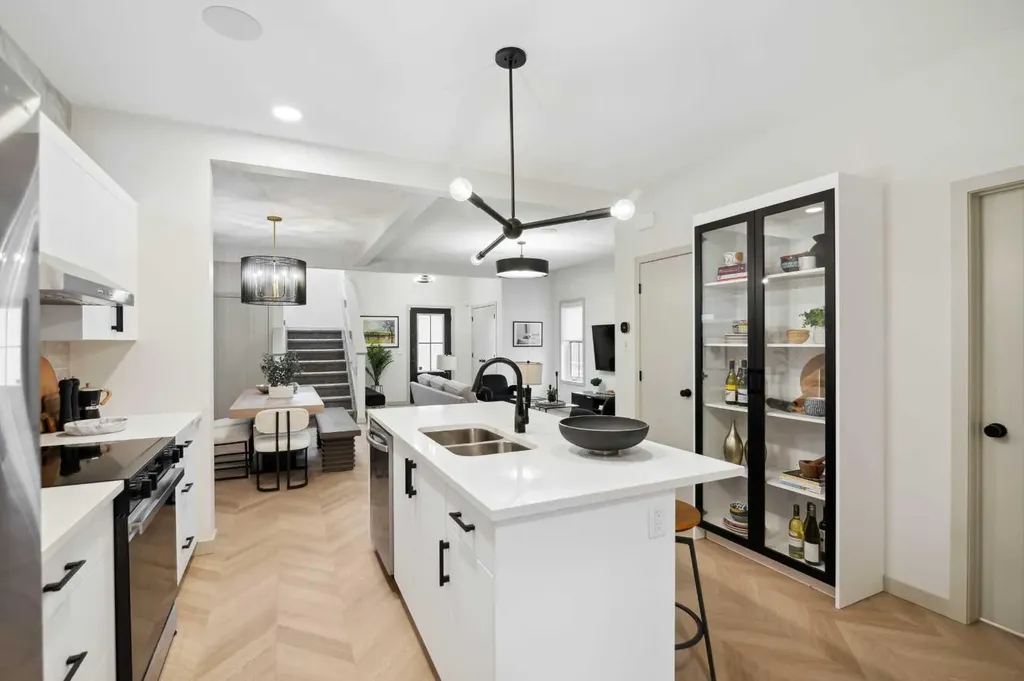 902 Chinook Winds Meadow SW Airdrie AB T4B 5P7