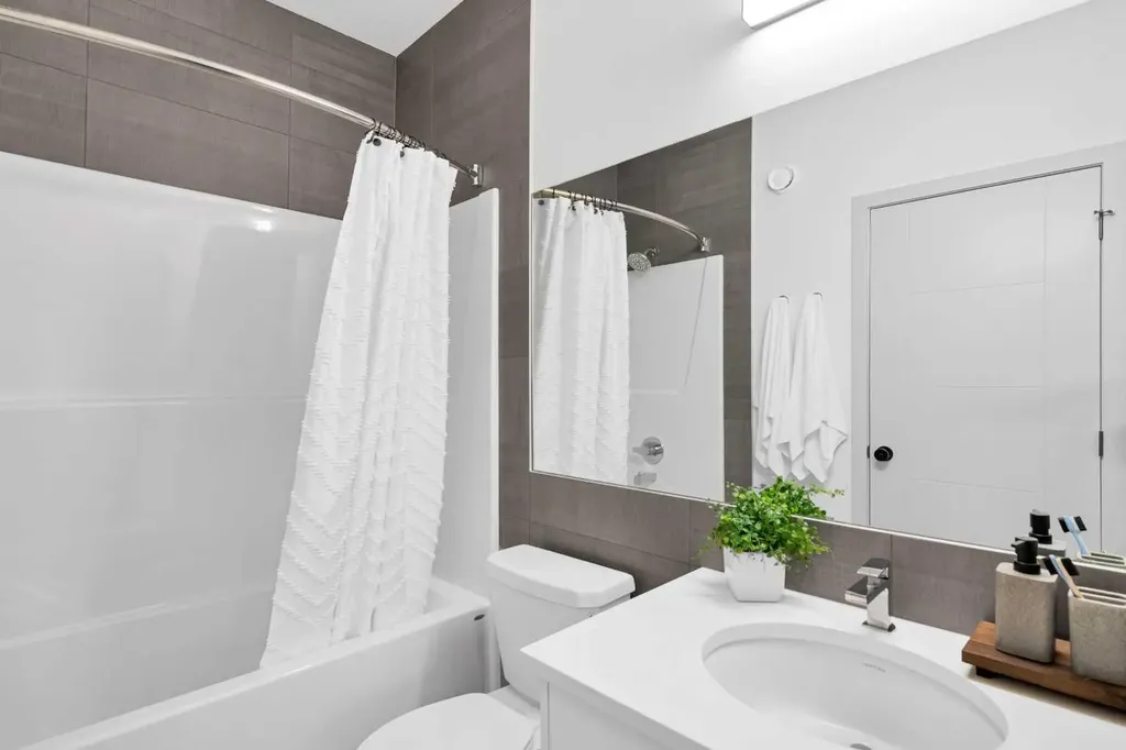 902 Chinook Winds Meadow SW Airdrie AB T4B 5P7