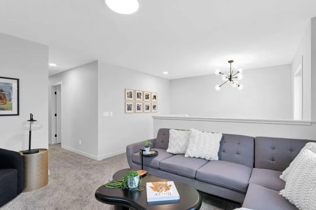 902 Chinook Winds Meadow SW Airdrie AB T4B 5P7