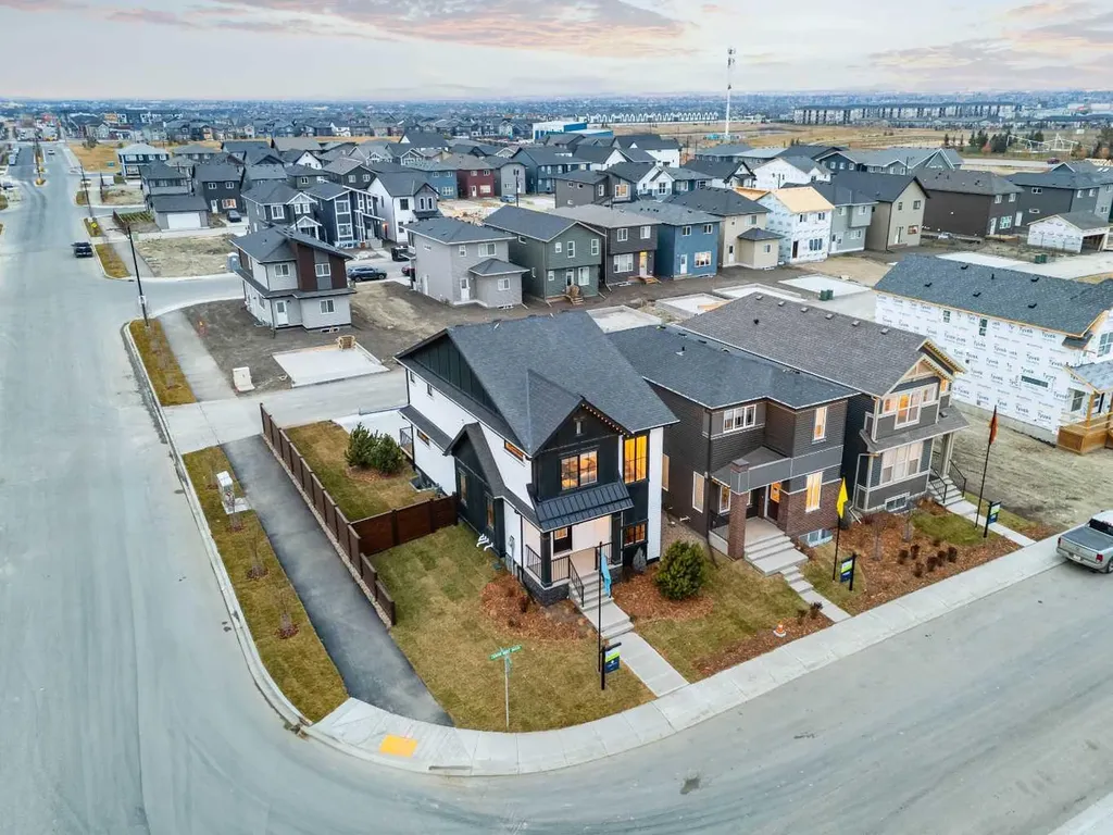 902 Chinook Winds Meadow SW Airdrie AB T4B 5P7