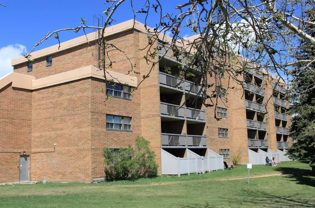 30 Mchugh Court NE Calgary AB T2E 7X3