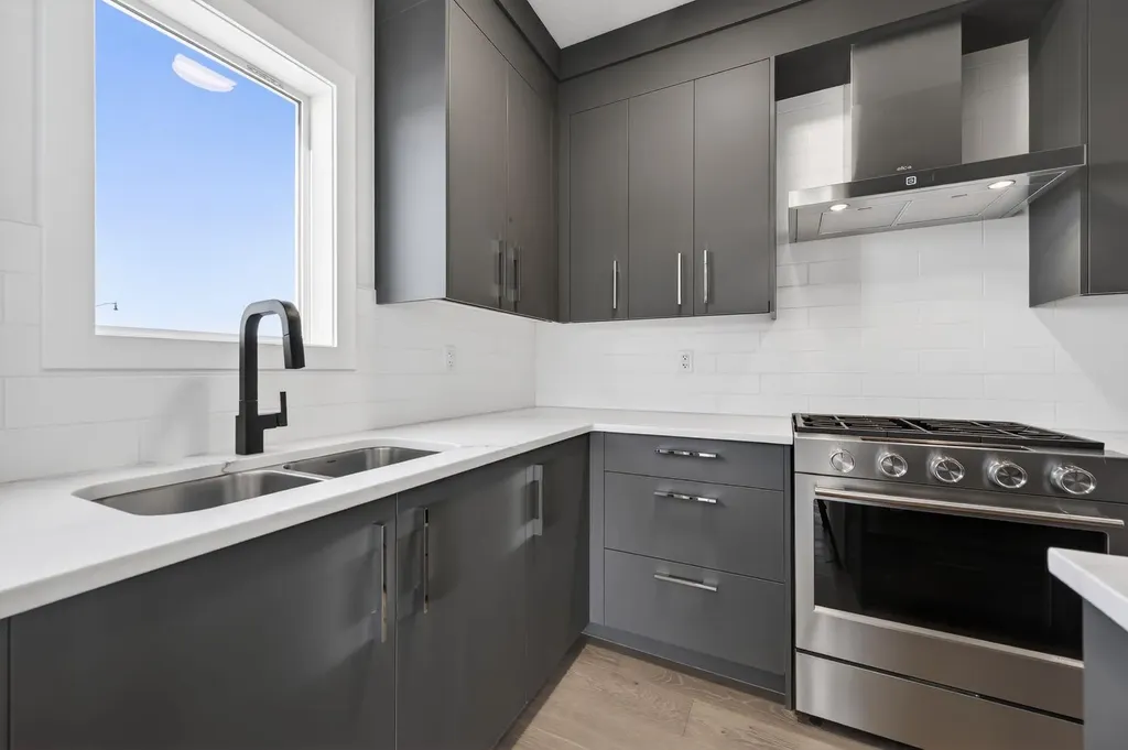 709 Dawson Common Chestermere AB T1X 1Z7