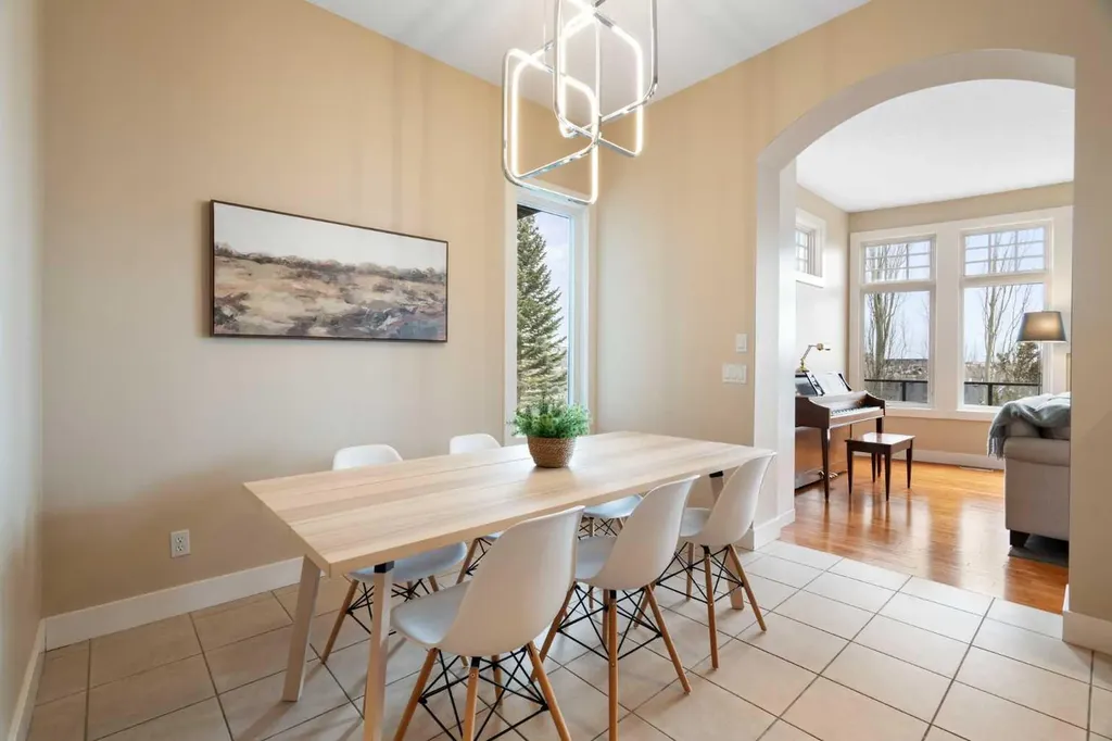 65 Tusslewood Heights NW Calgary AB T3L2M7