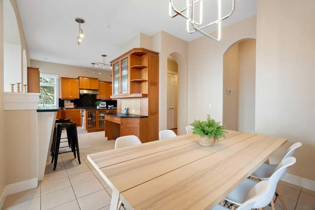 65 Tusslewood Heights NW Calgary AB T3L2M7