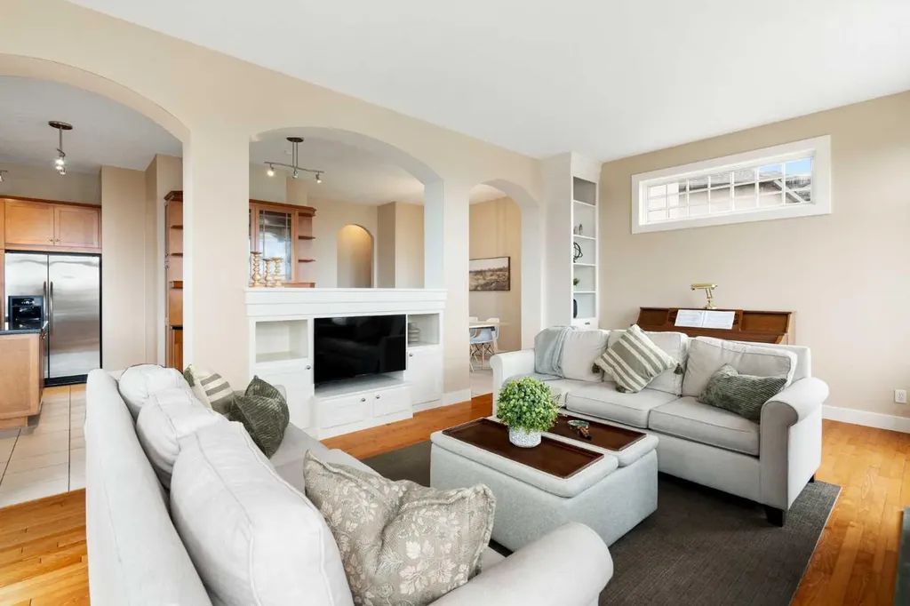 65 Tusslewood Heights NW Calgary AB T3L2M7