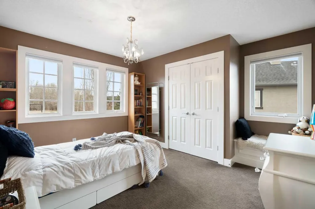 65 Tusslewood Heights NW Calgary AB T3L2M7