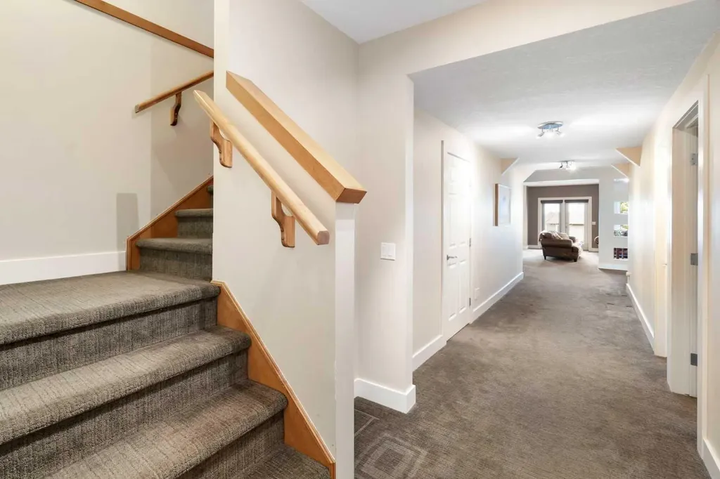 65 Tusslewood Heights NW Calgary AB T3L2M7