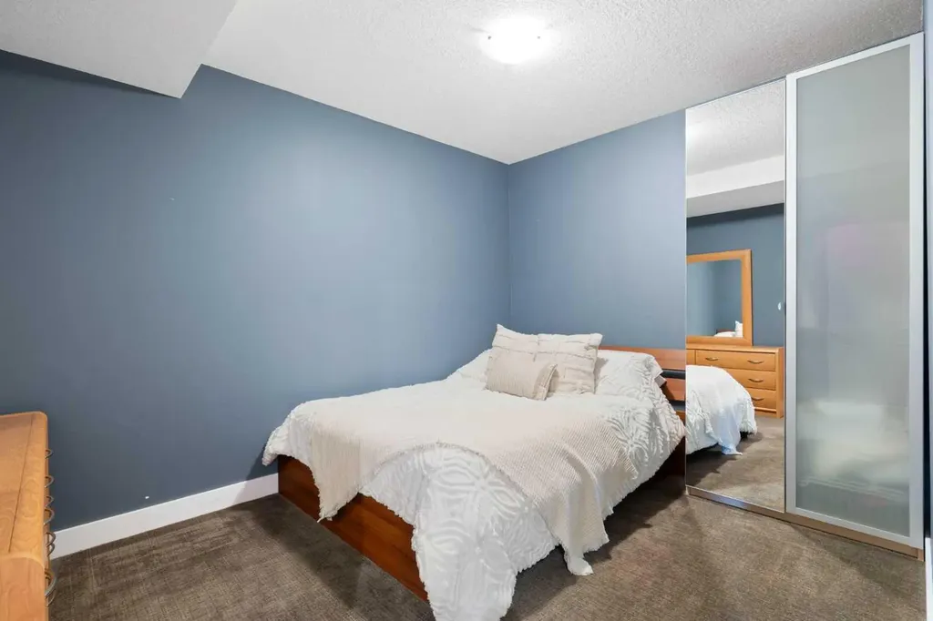 65 Tusslewood Heights NW Calgary AB T3L2M7