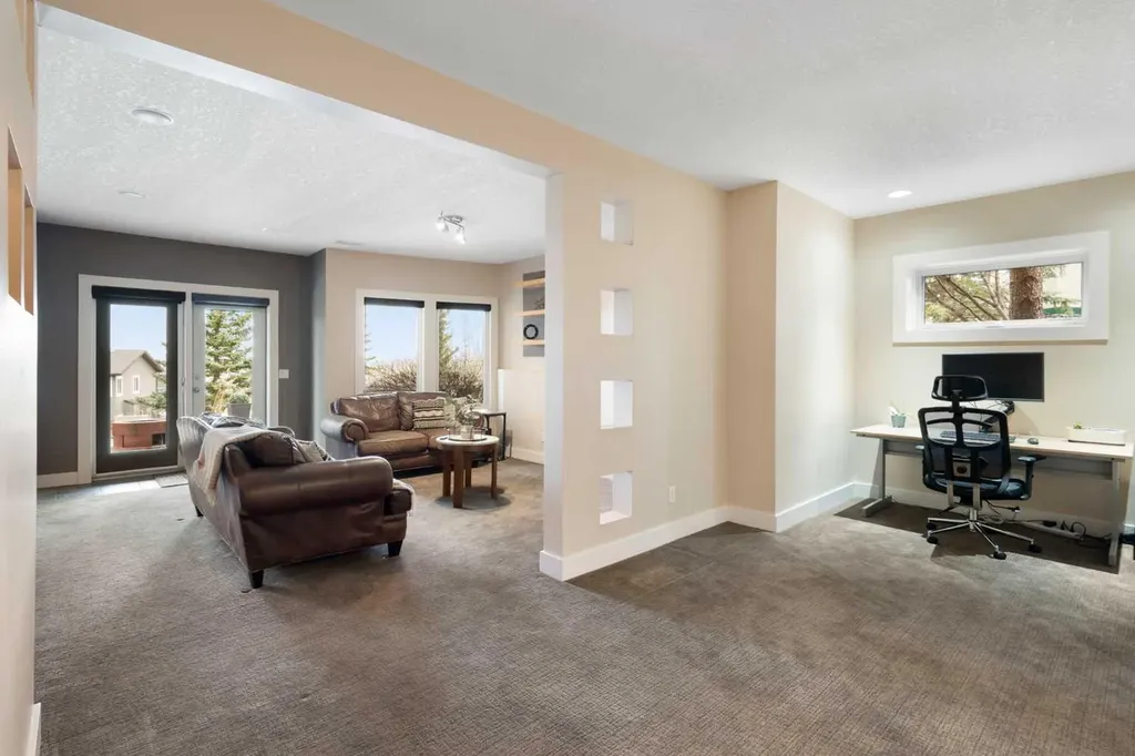65 Tusslewood Heights NW Calgary AB T3L2M7