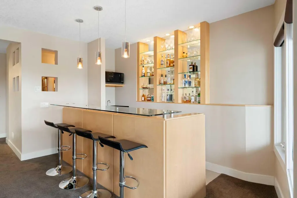 65 Tusslewood Heights NW Calgary AB T3L2M7