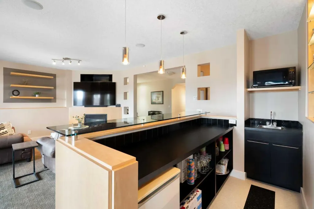 65 Tusslewood Heights NW Calgary AB T3L2M7