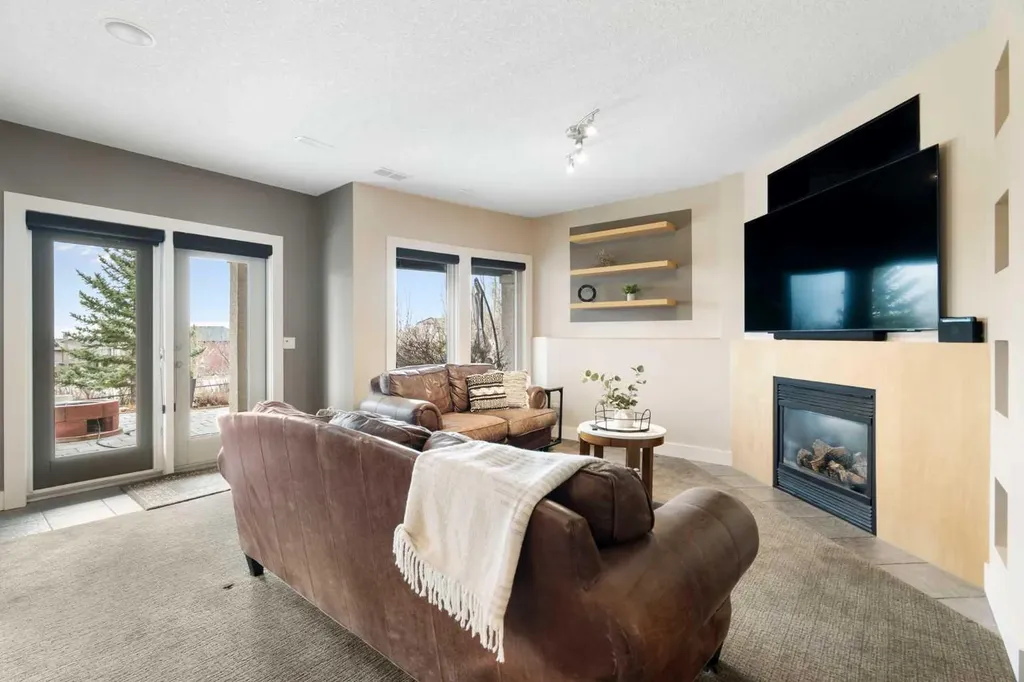 65 Tusslewood Heights NW Calgary AB T3L2M7